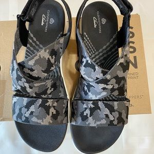 Clarks Cloudsteppers Sports Sandals Mira Lily 10M Black Camo